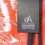 Les foulards graphiques sérigraphiés de Makadam Poppins